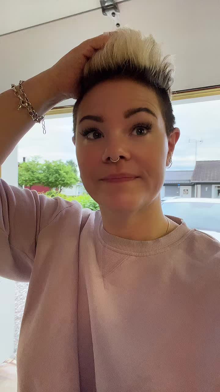 @KissandMakeupByLotta