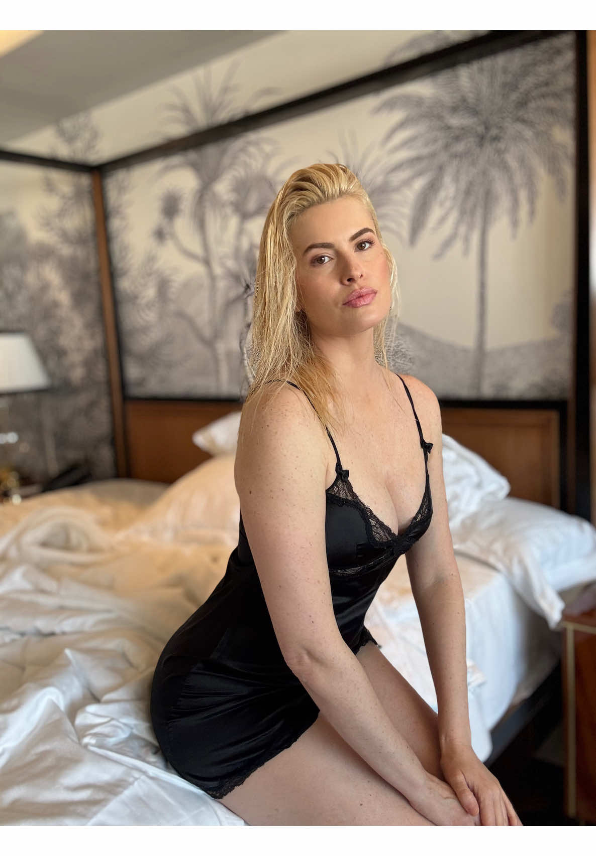 @AdrianaAbenia