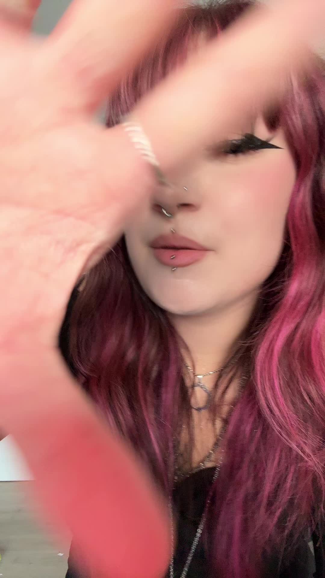 @lwyah . • ☆ . ° .•