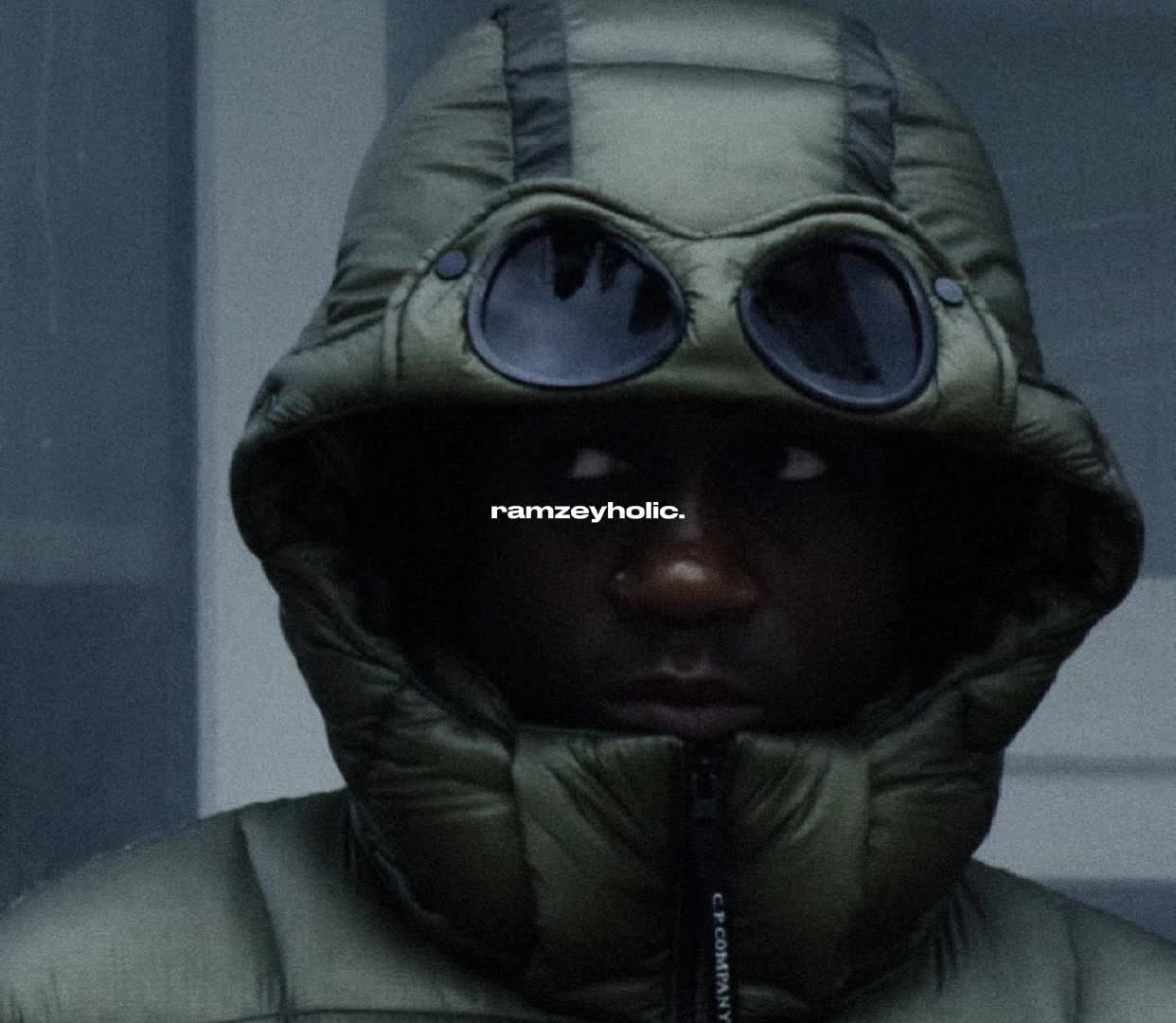 @𝐋