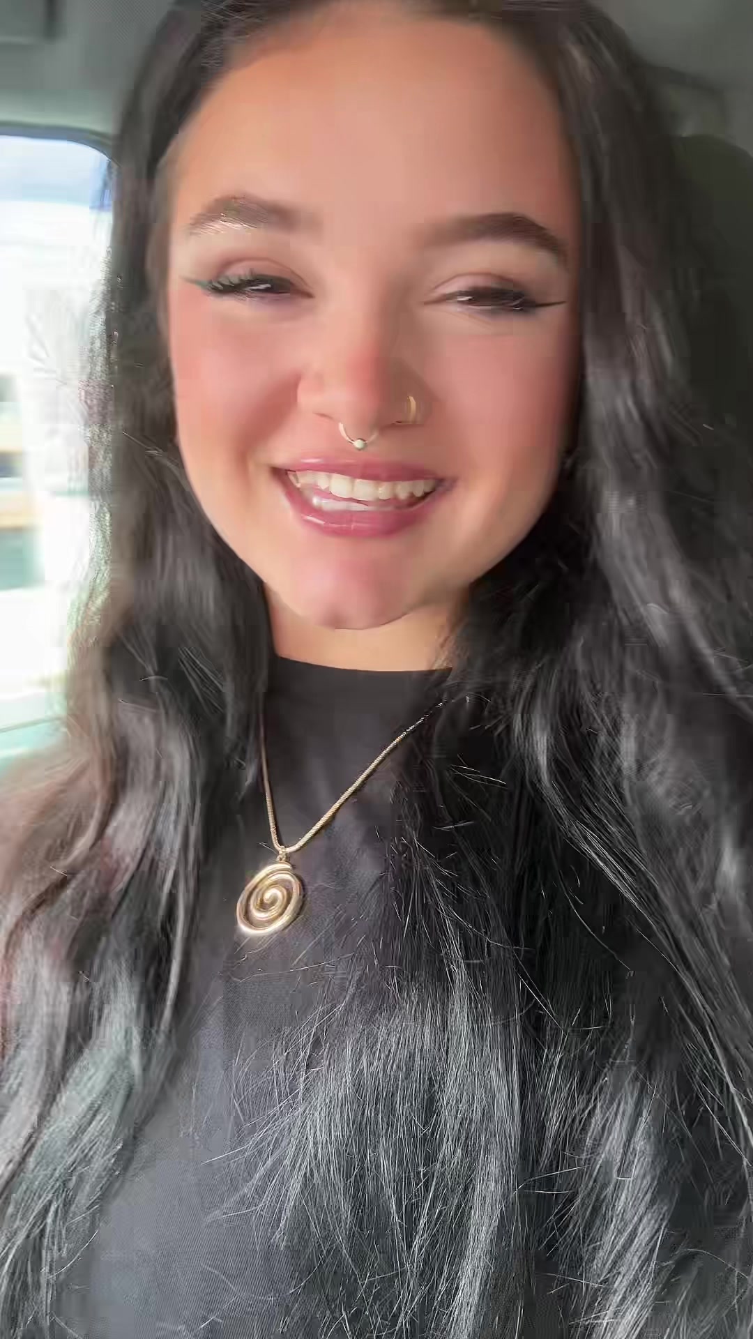 @mía