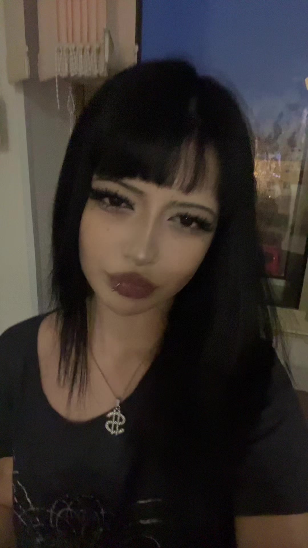 @♛