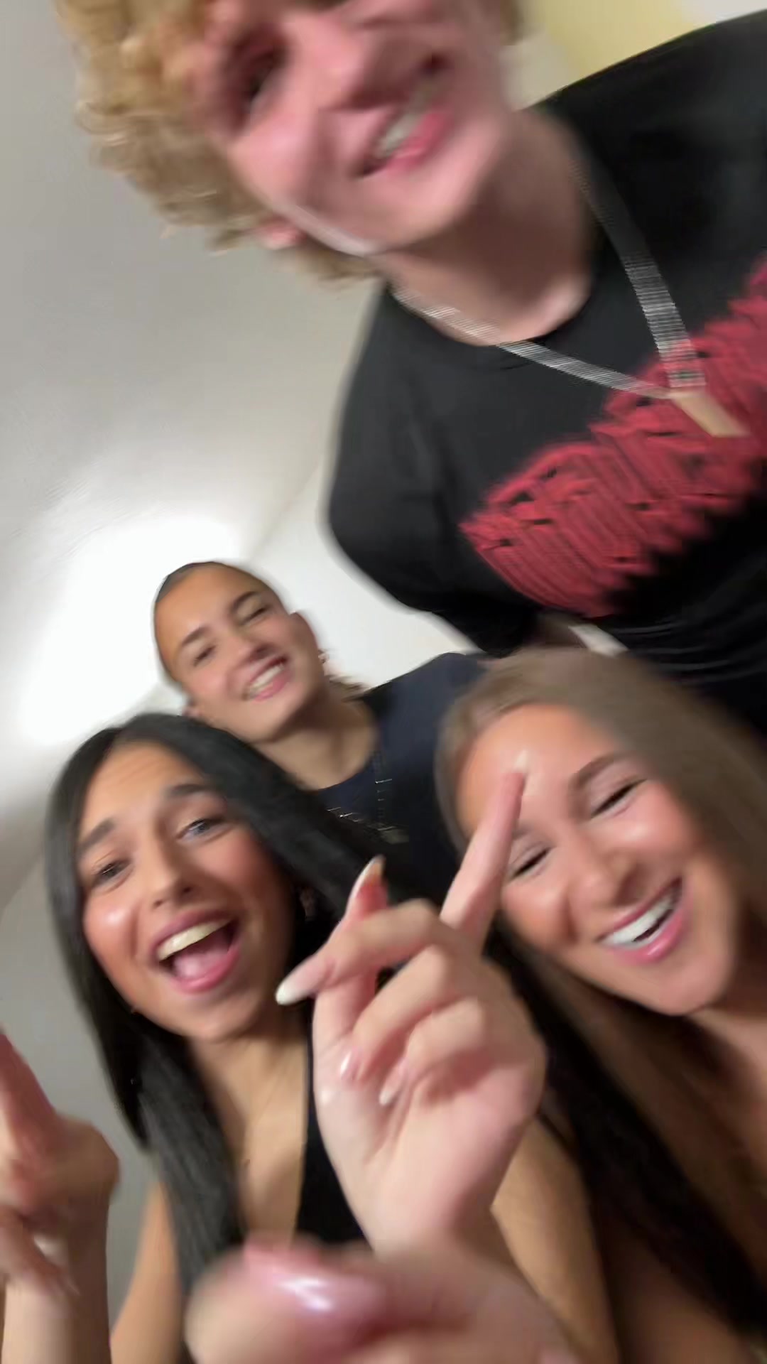 @leodisbaddies