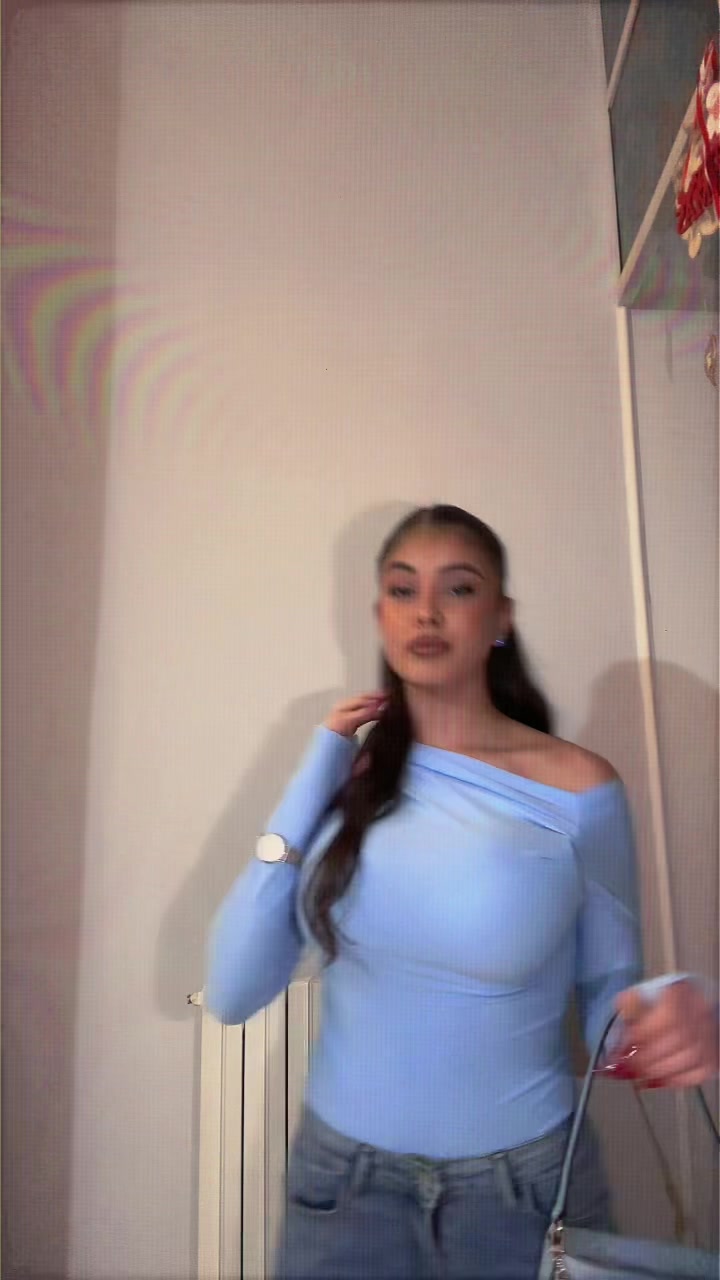 @_auroradauria_