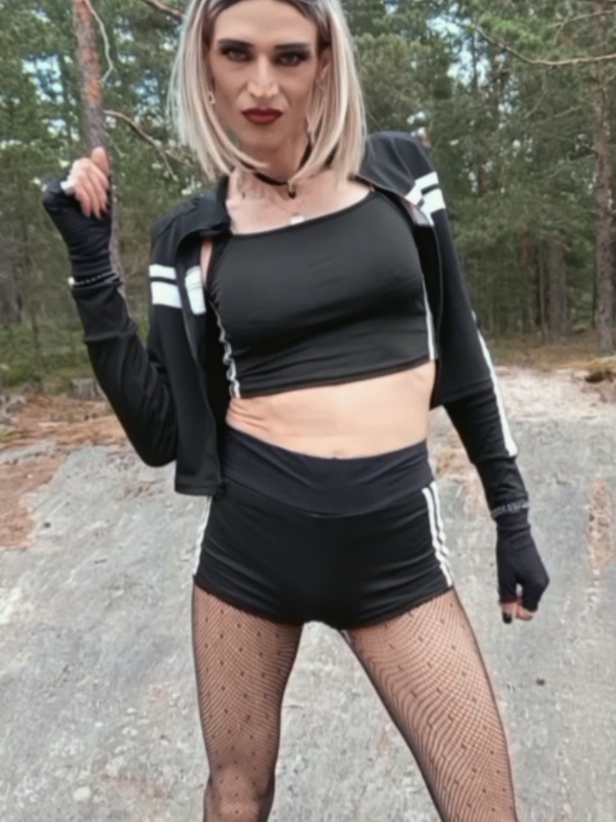 @Lina_crosses