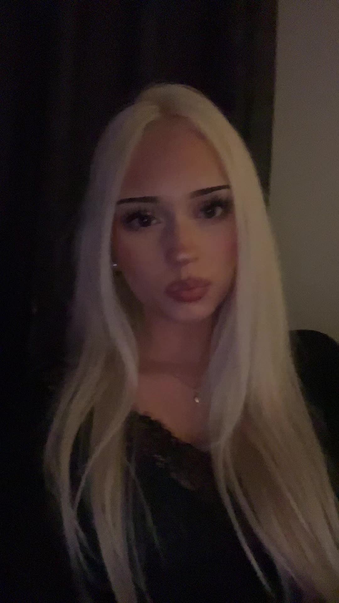 @⃟