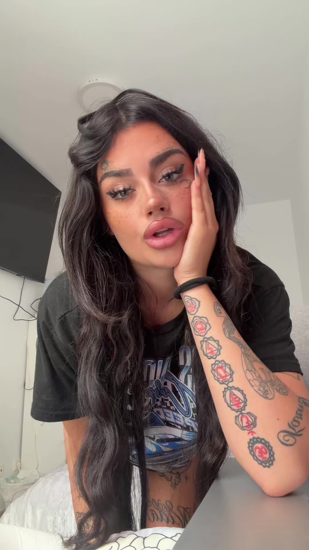 @𝐕 𝐈 𝐓 𝐓 𝐎 𝐑 𝐈 𝐀