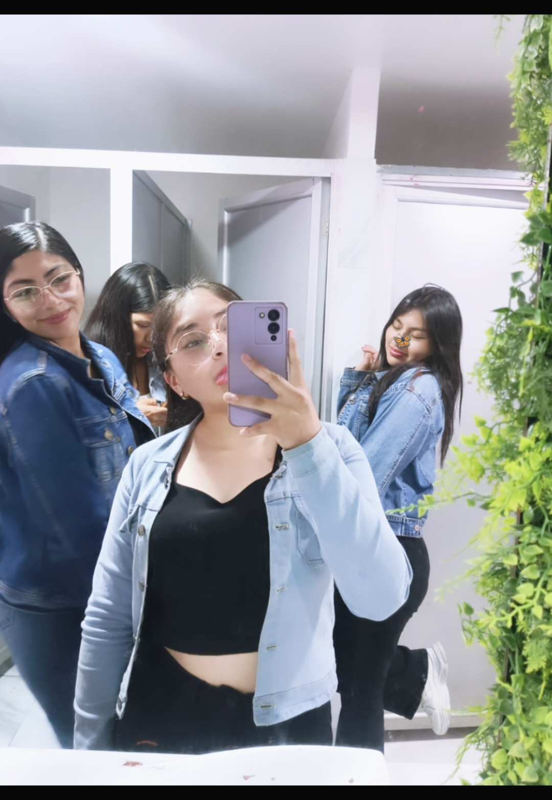 @E S T H E F A N I A 🦋💘