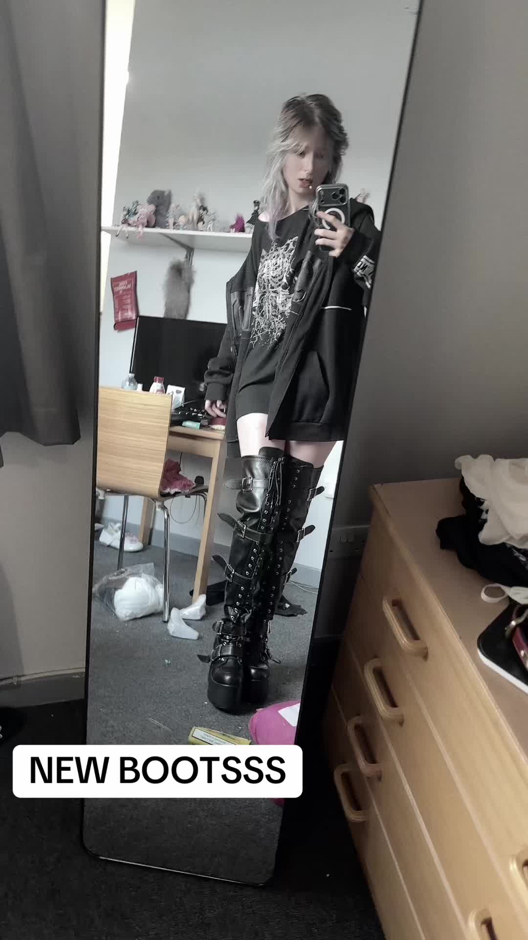 @Cr0w3