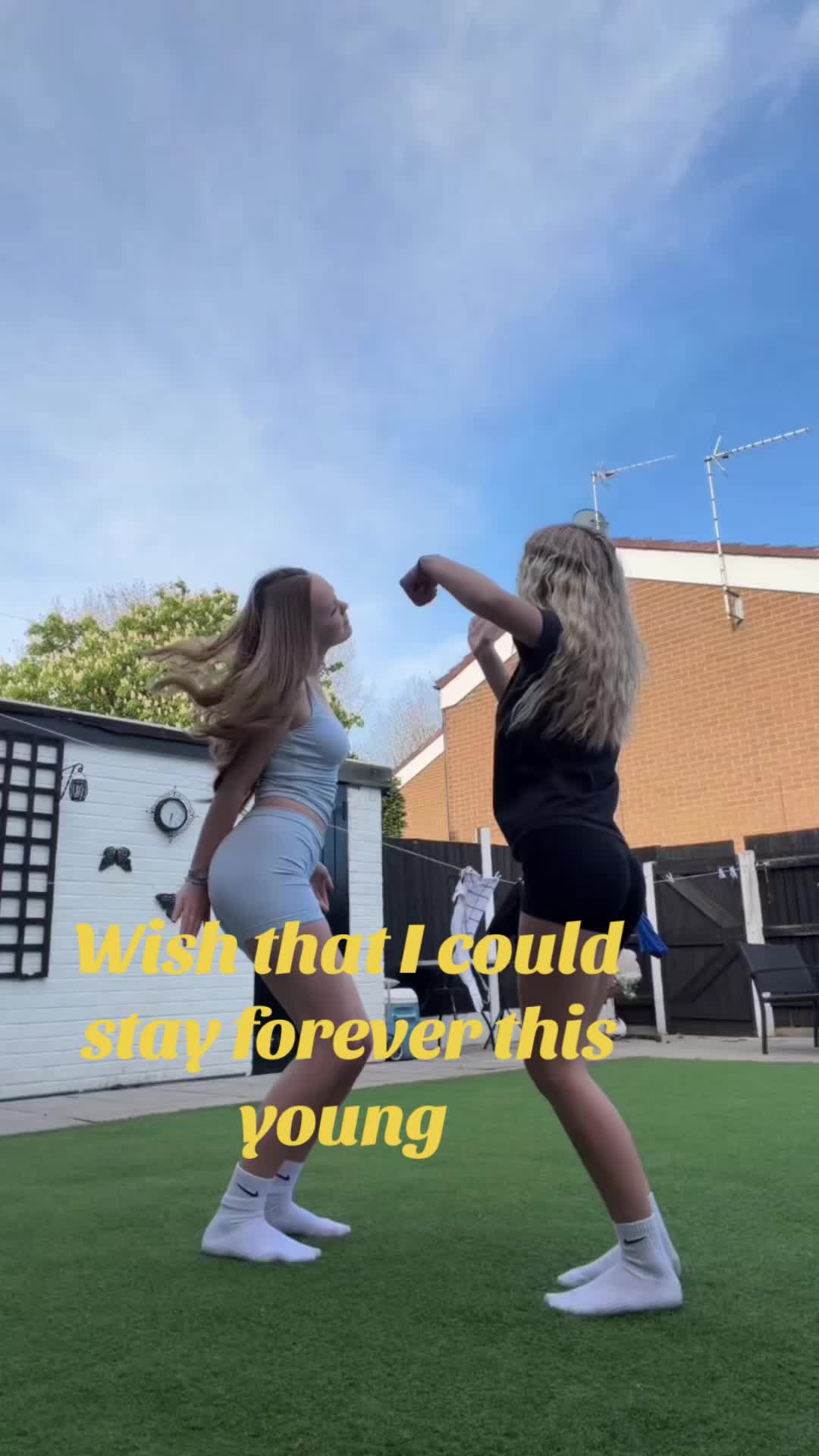 @lo