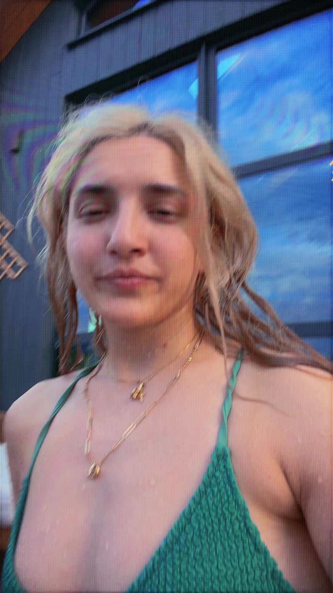 @Elena Laura.