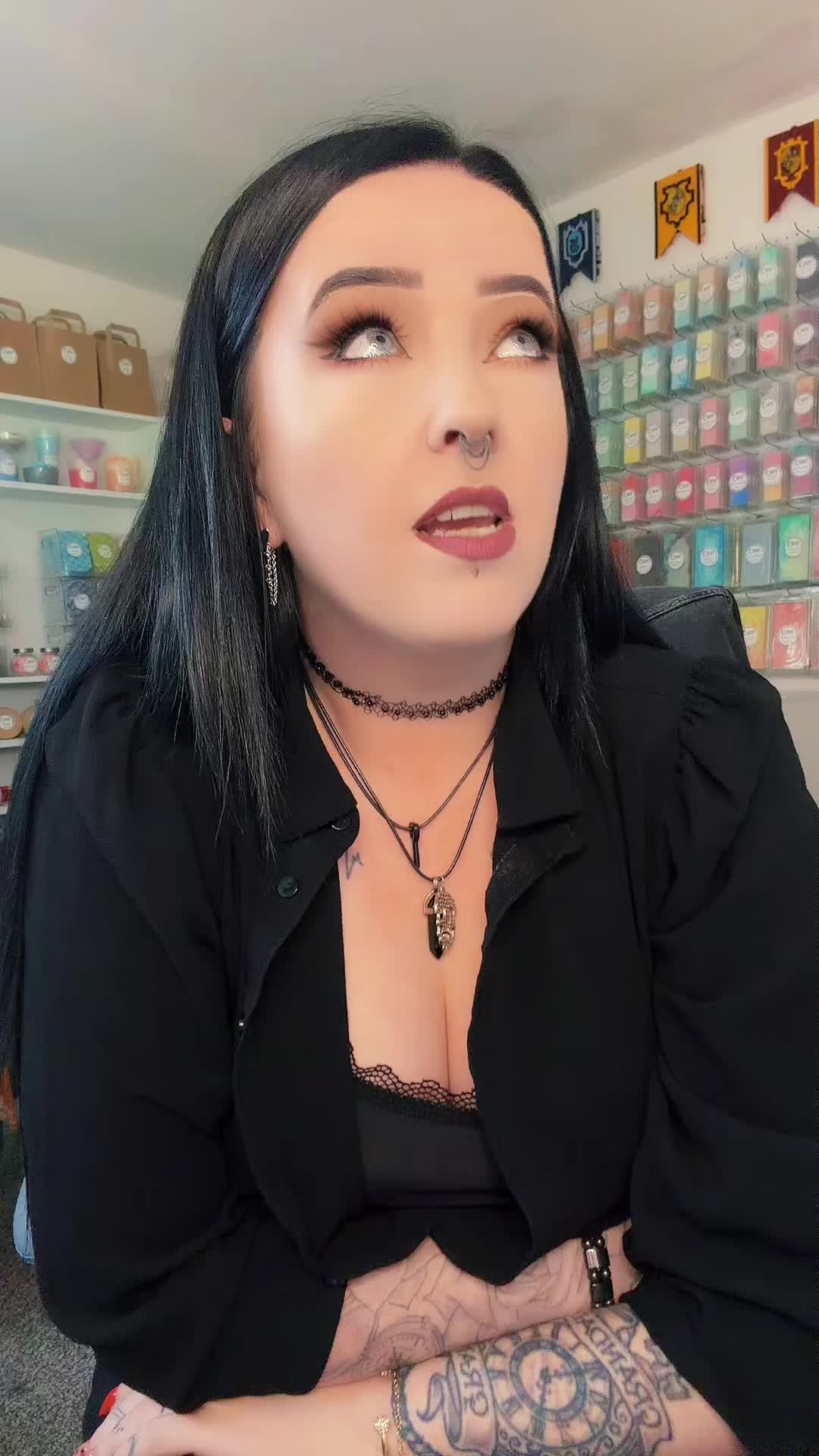 @Kelly_Marie_Melville