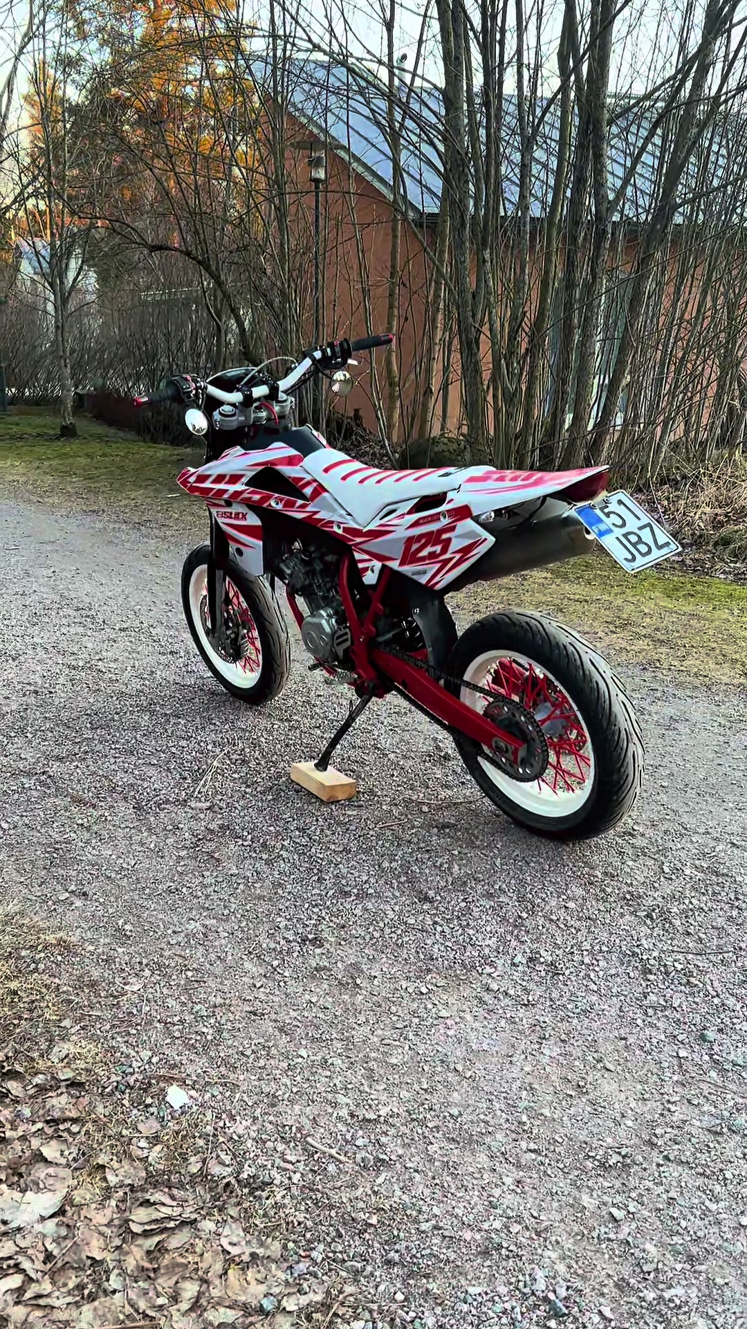 @Punavalkonen husse