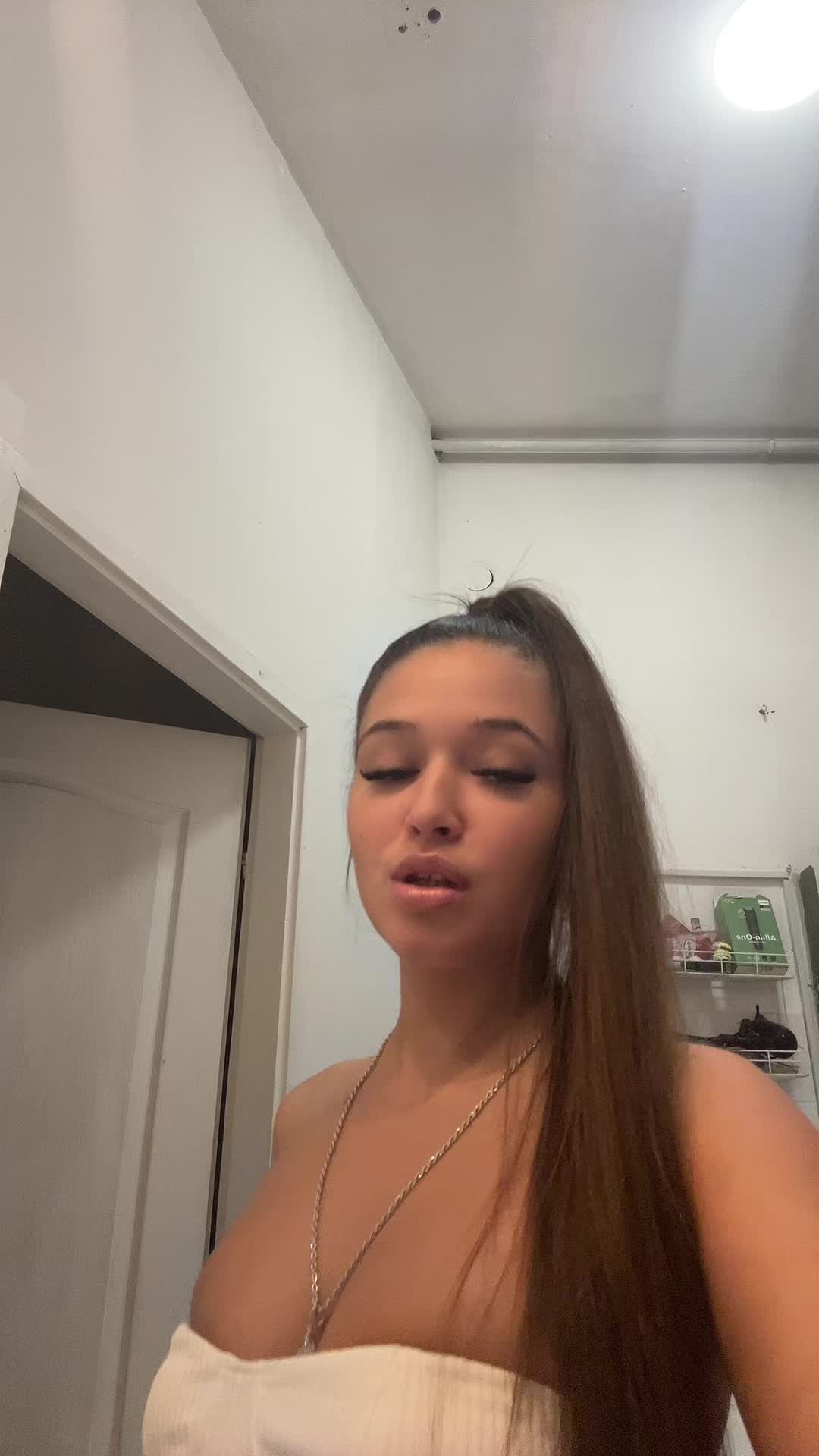 @Ayuraglam_vip