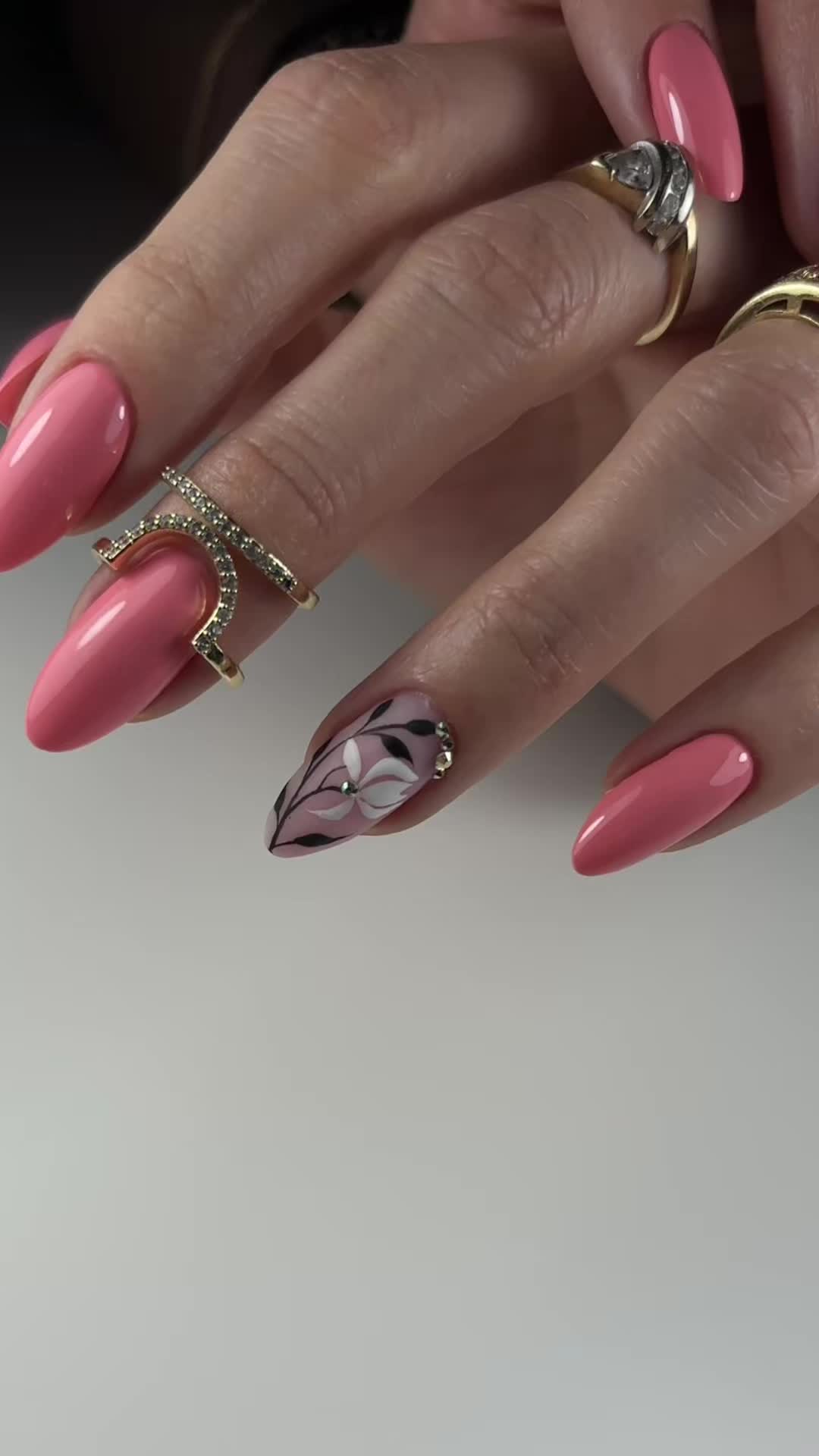 @ViolaViolett_NailArtist