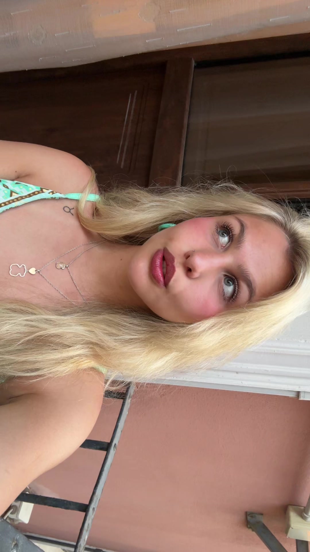 @jjuliacanaless