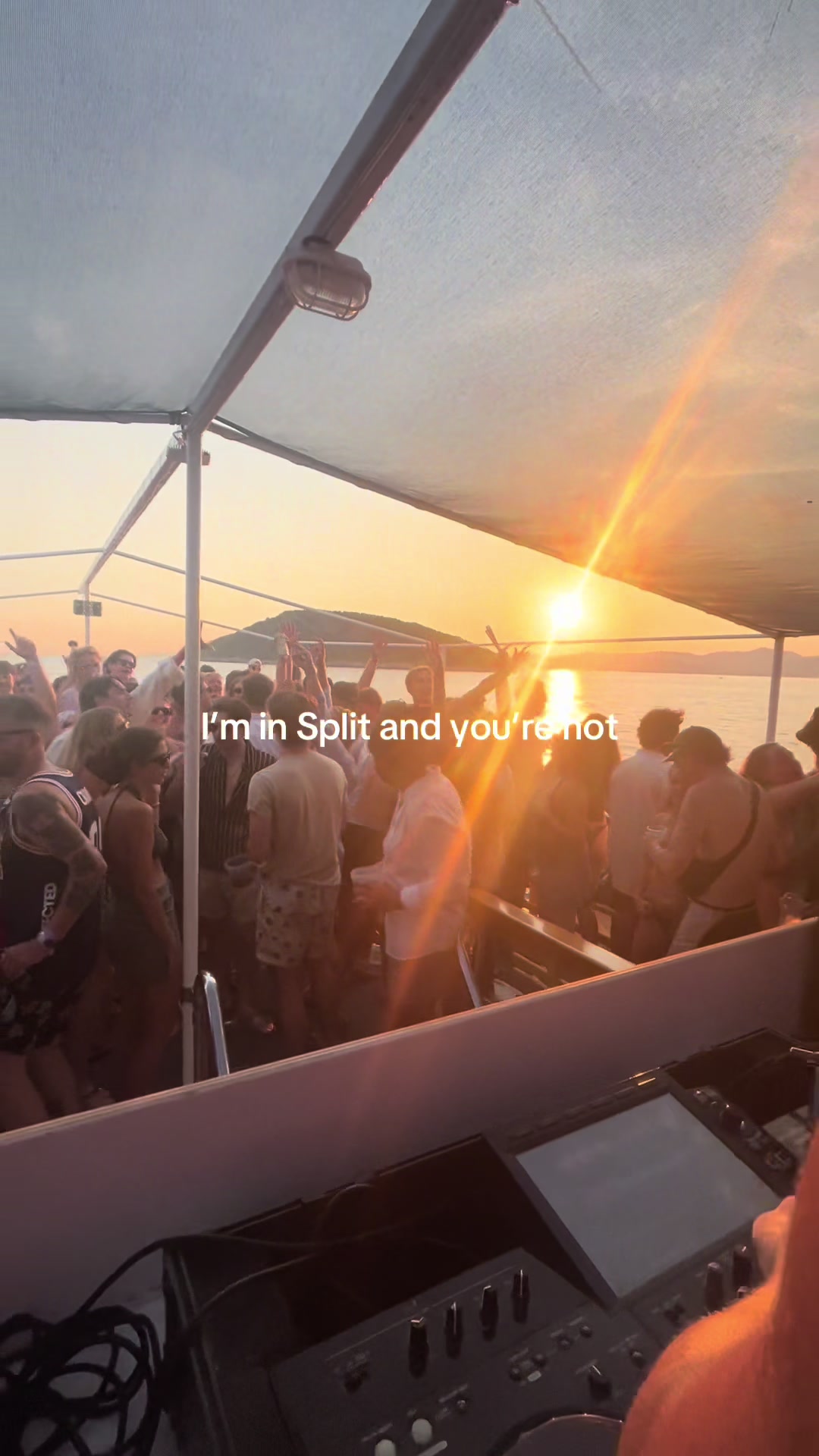 @Out To Sea - Split Boat Party