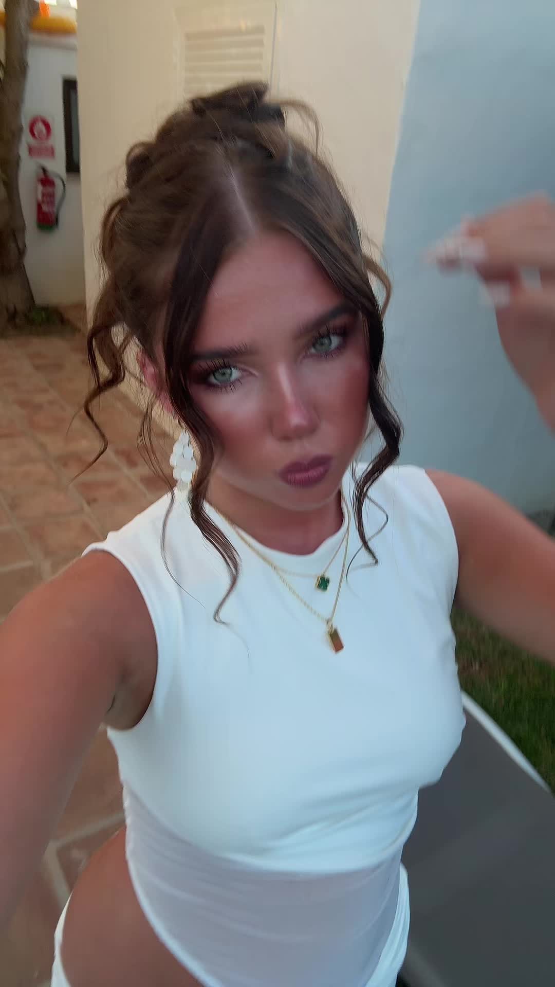 @eve ellis