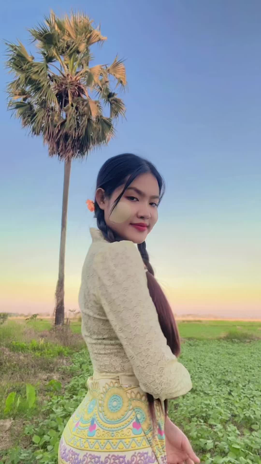 @mayhmuekhinkhin
