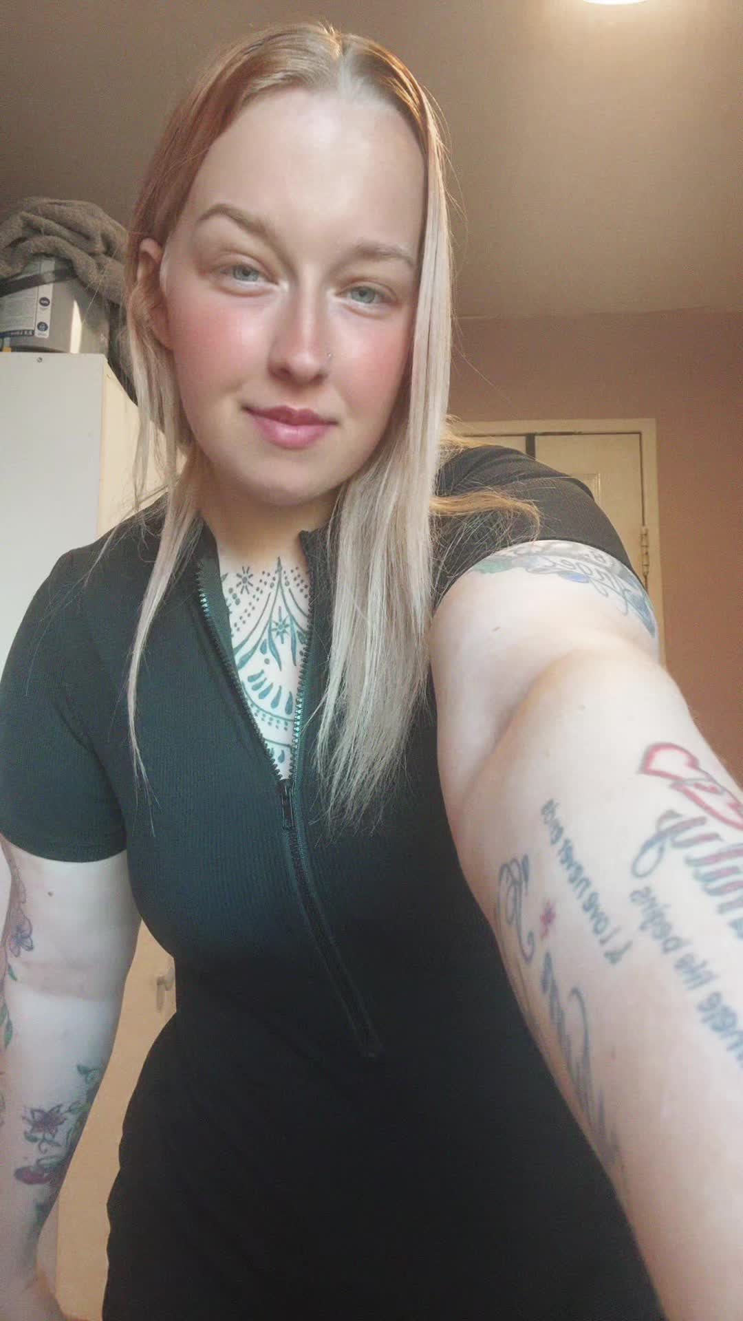 @🐝_toxicblonde69🐝