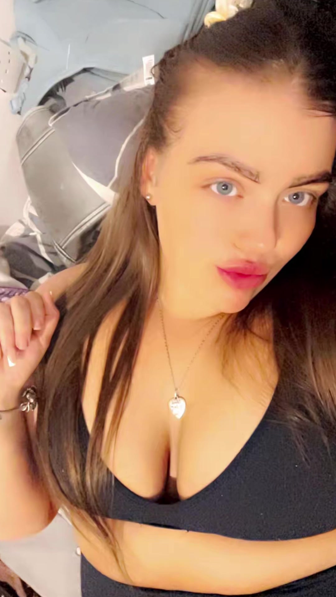 @demiholt8