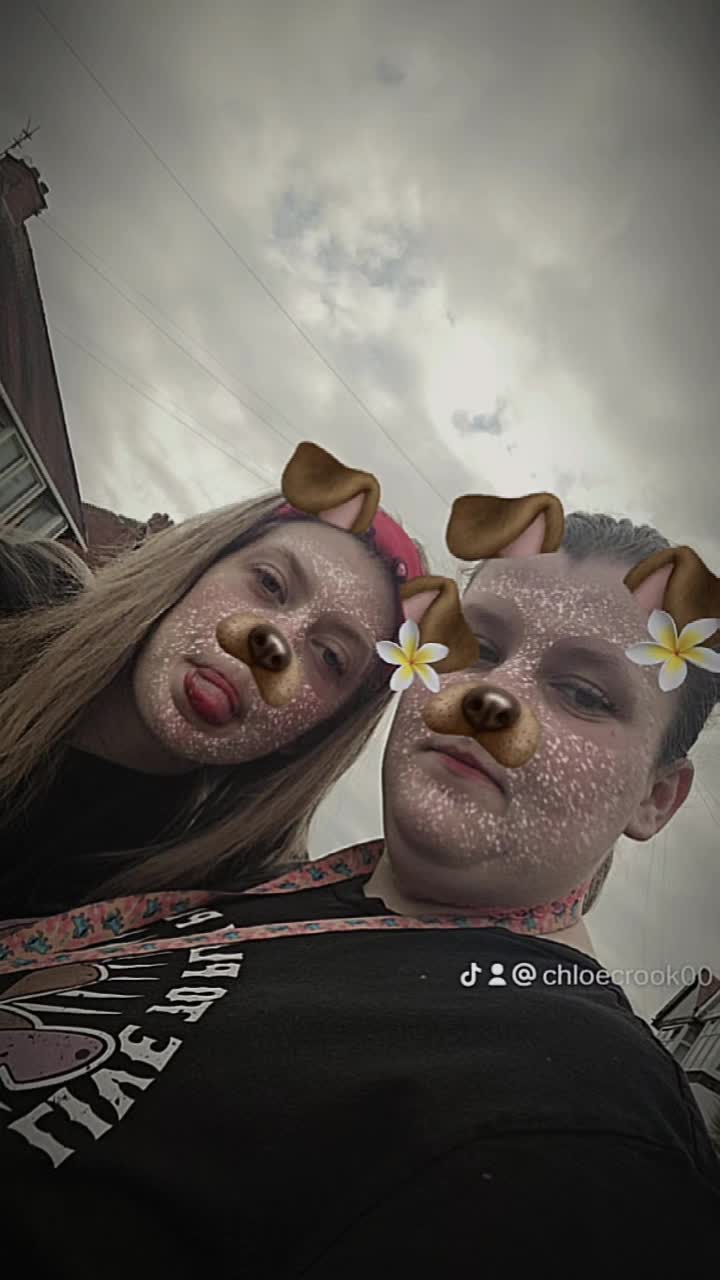 @chloecrook00