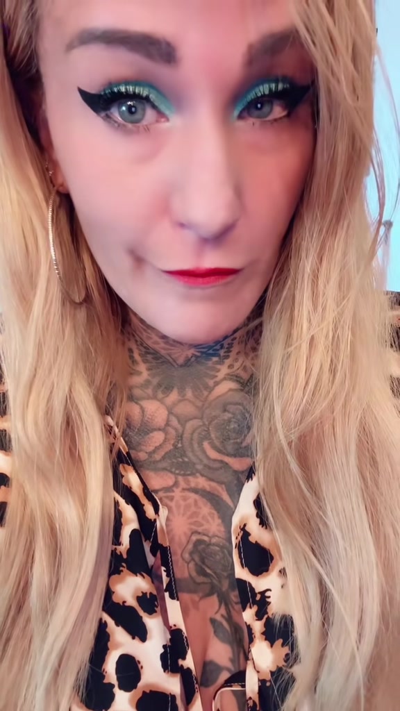 @☮️ana☮️