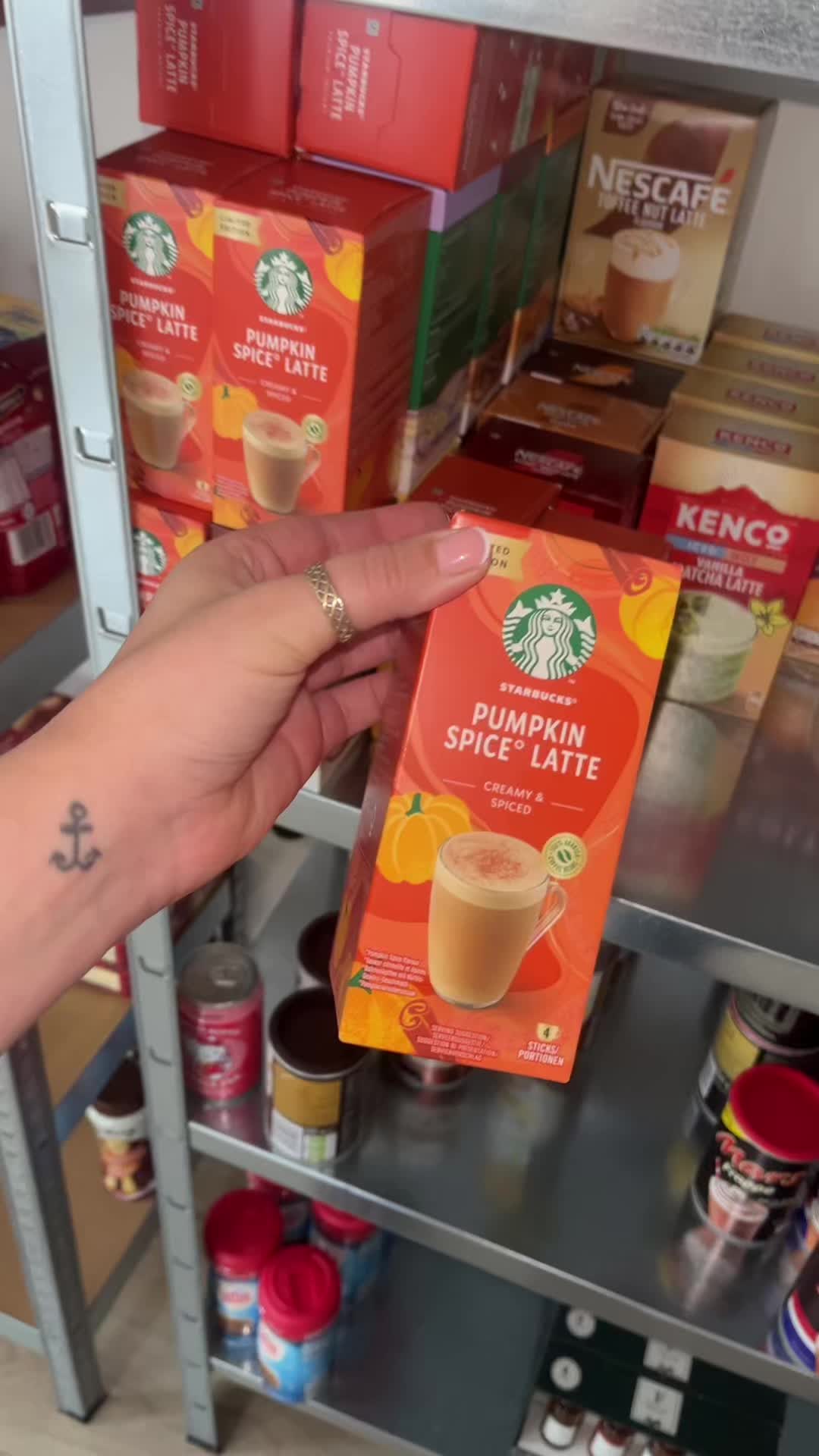 @Bellasboxesuk