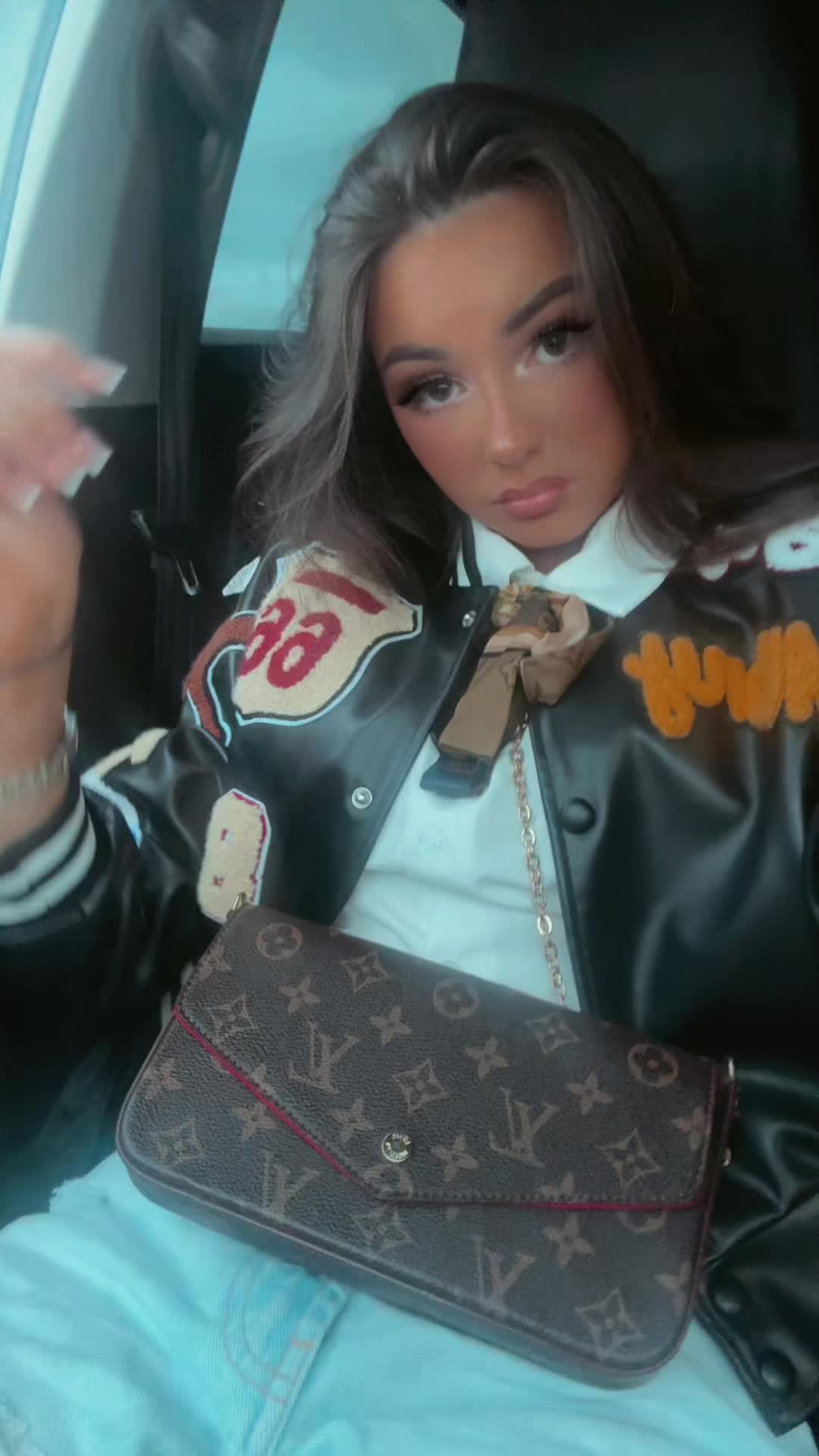 @indiannaknee