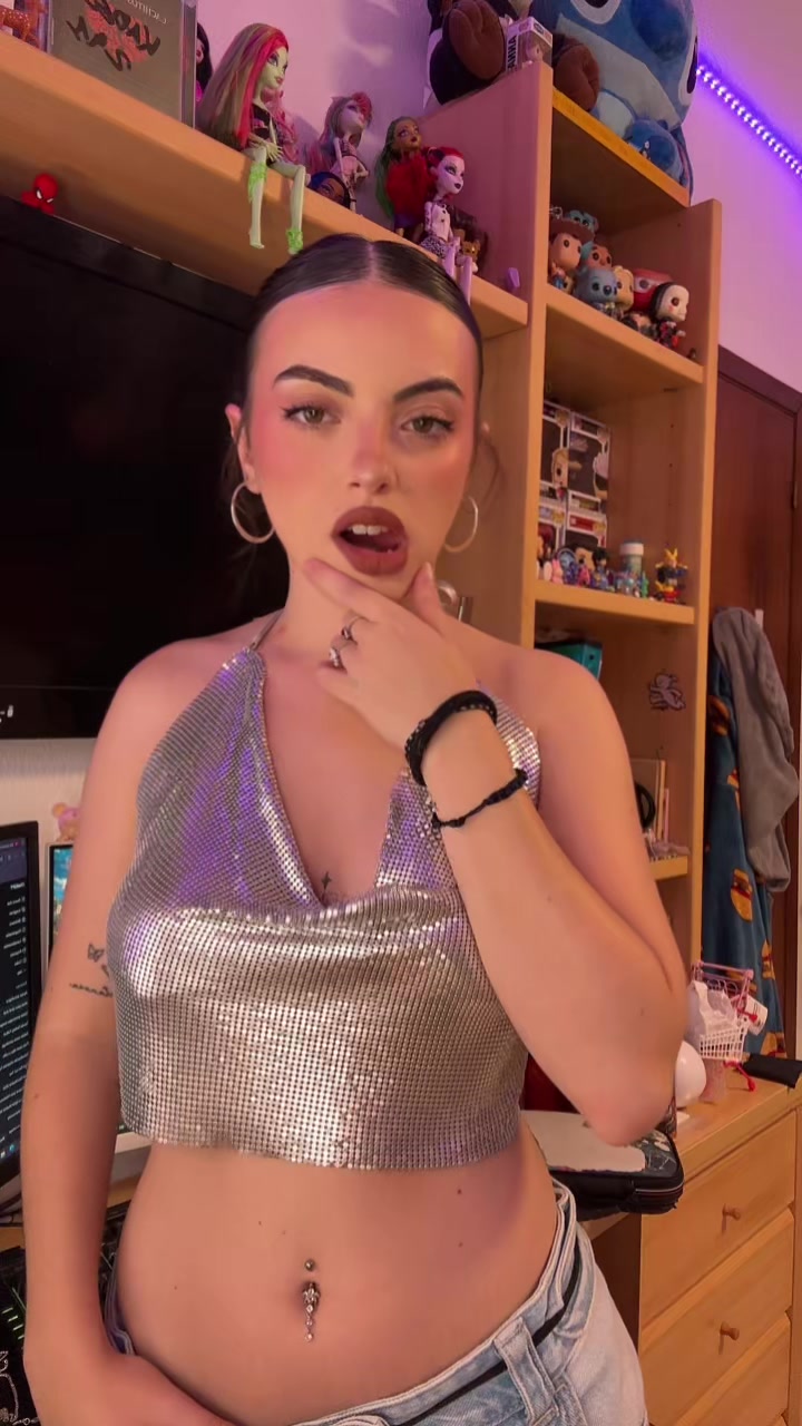 @danielaarosteguii