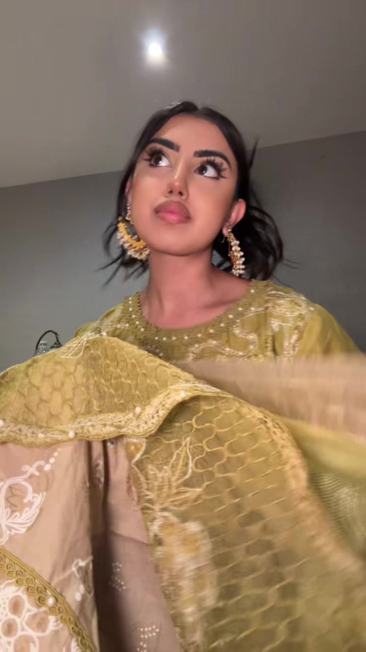 @arooj