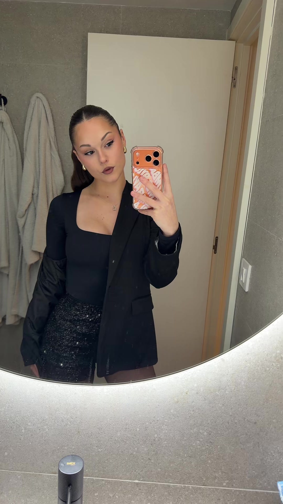 @laramoreenno