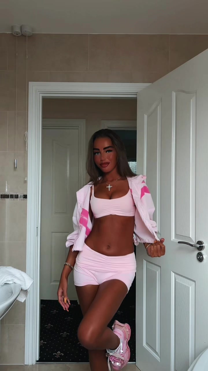 @𝓐𝓷𝓷𝓪𝓵𝓲𝓼𝓮