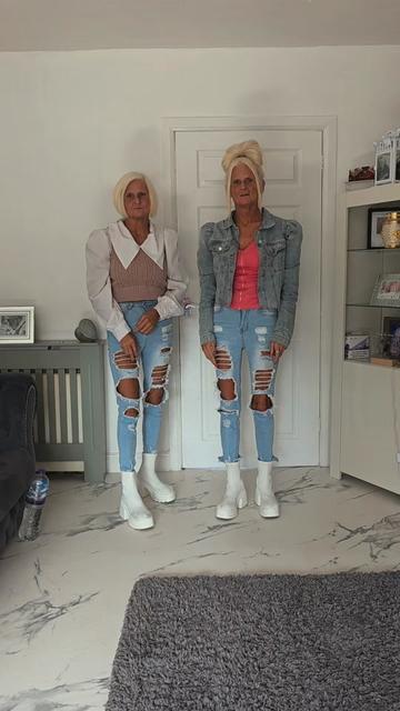 @Cheeky twins