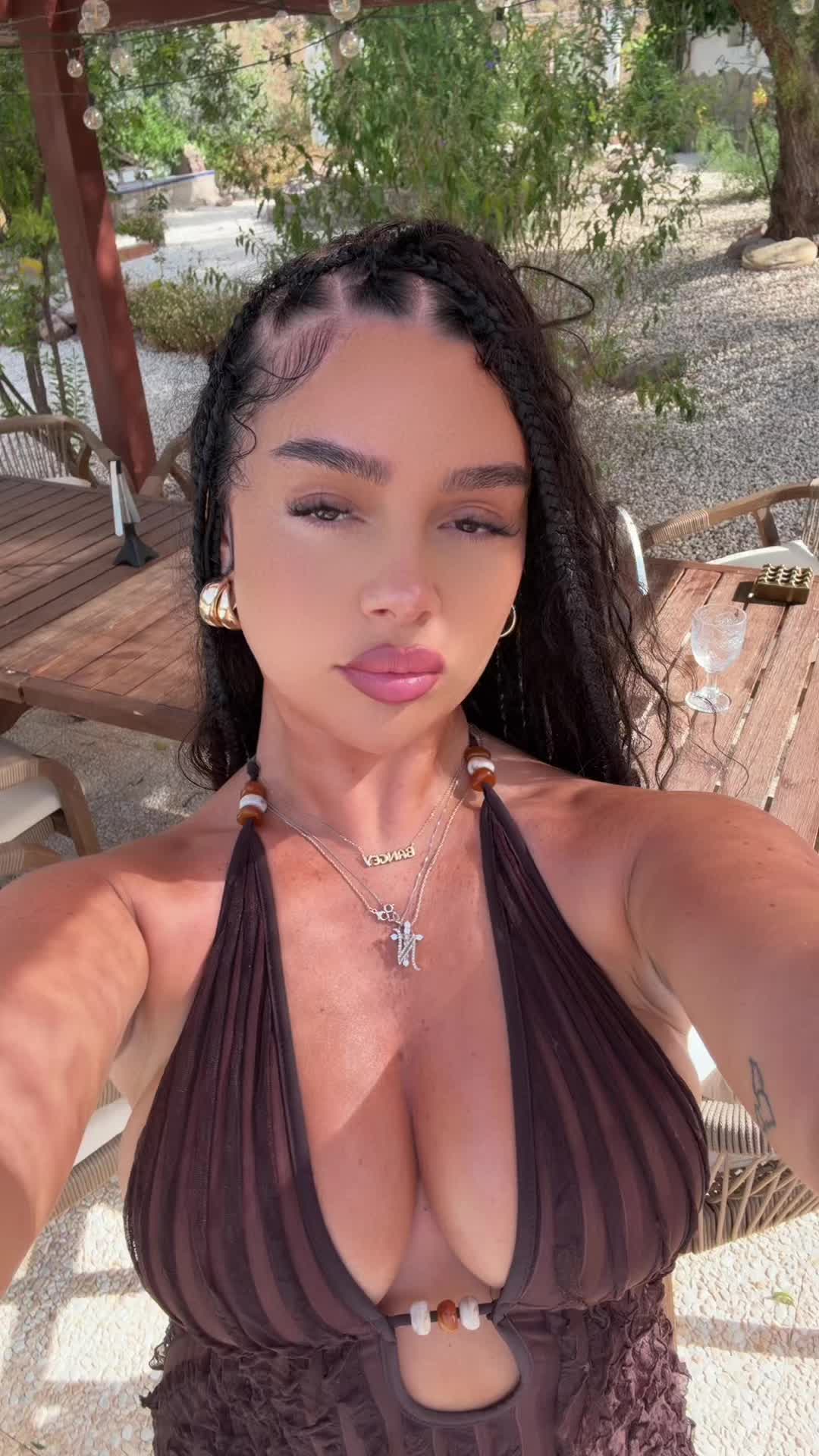 @nelliecharles_