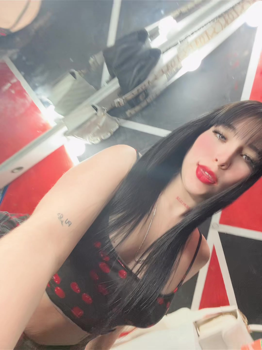 @𝐿𝑦𝑦𝑛💋