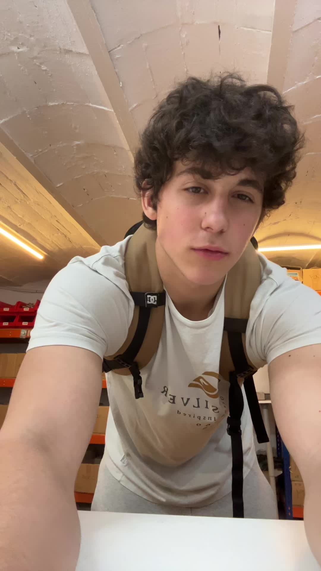 @🦦