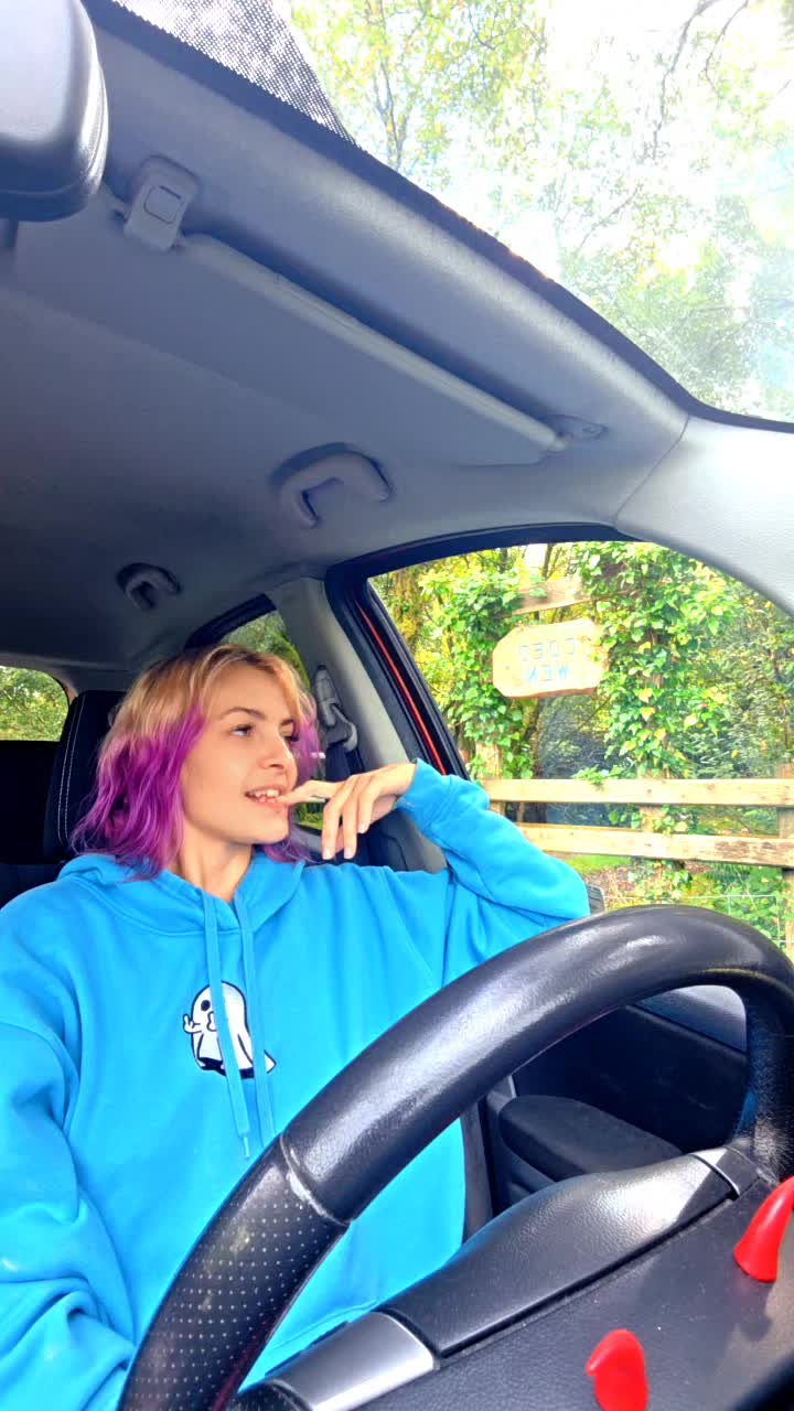 @Adora