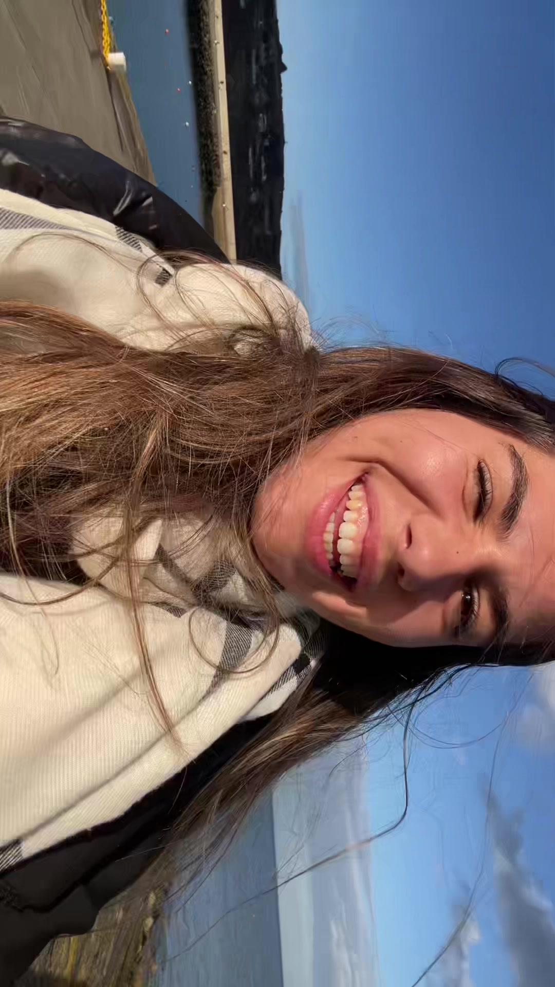 @júlia