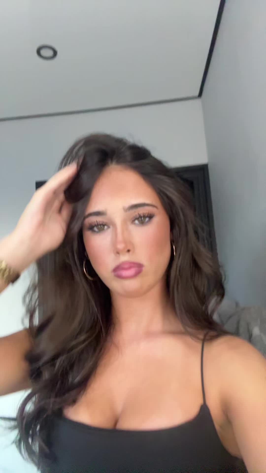 @lolafayee