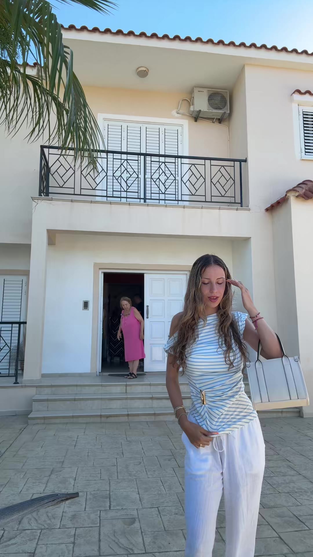 @νελλη