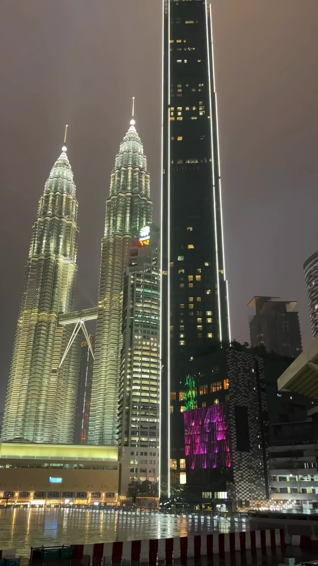 @MALIK-Travels & Blogger📍