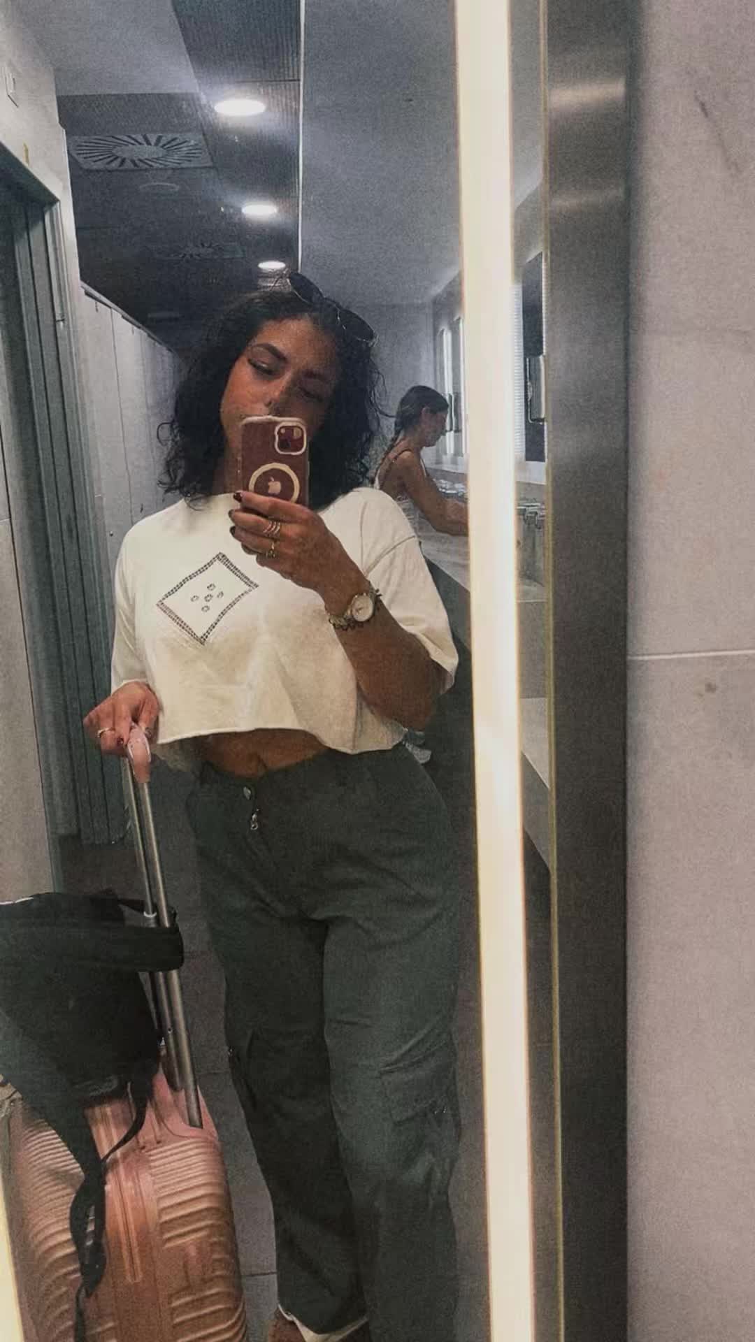 @R____ella