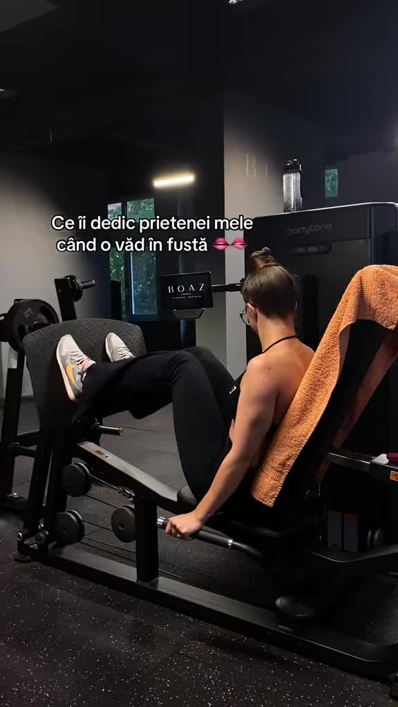 @╰‿╯