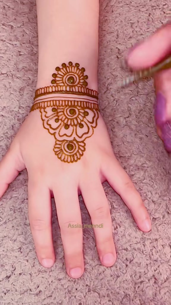 @Assia Mehndi