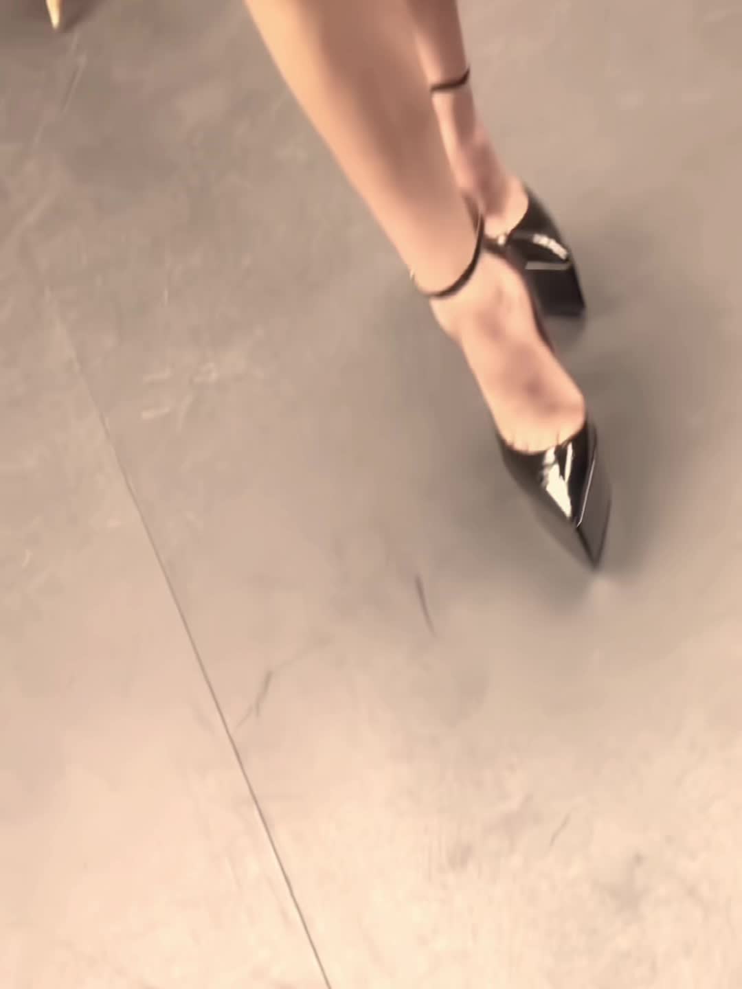 @~🙇🏼&zwj;♀️