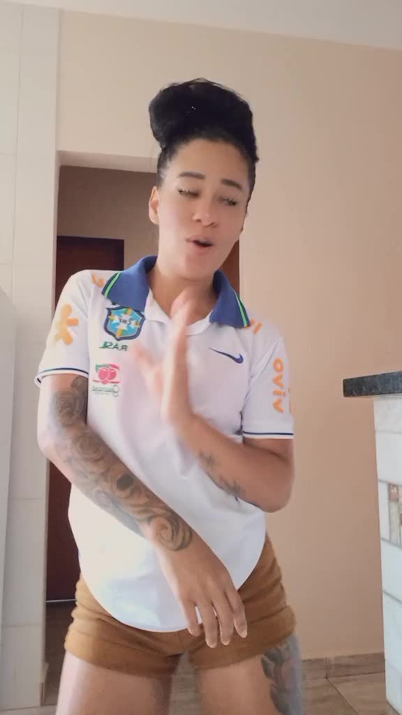 @Loira tatuada