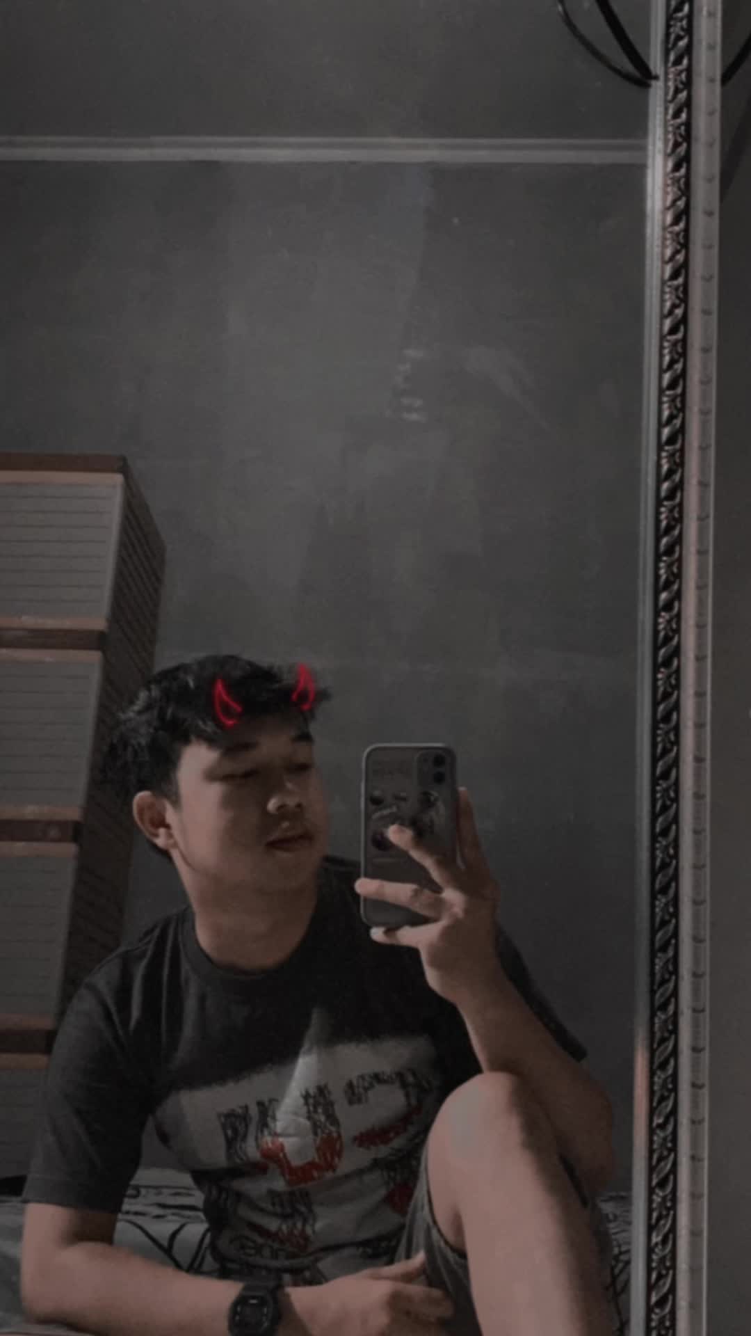 @Um_