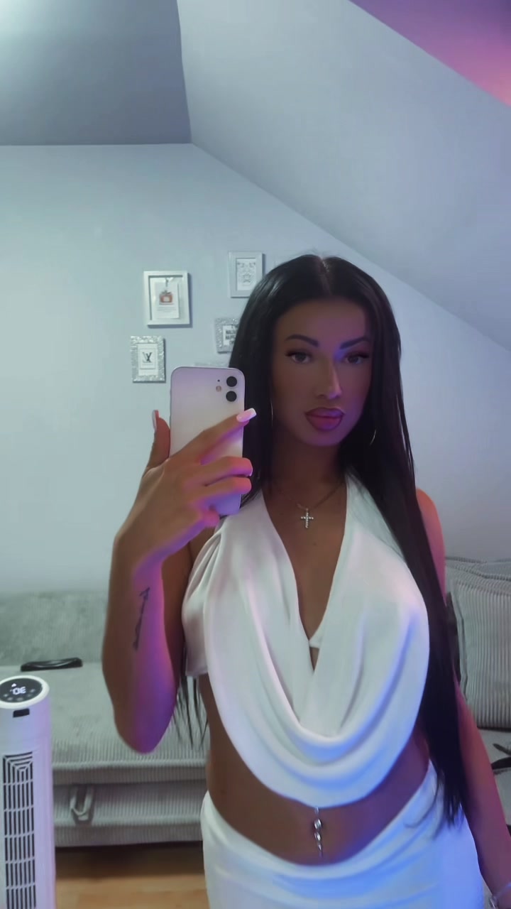 @✨𝐄𝐬𝐳𝐭𝐞𝐫✨