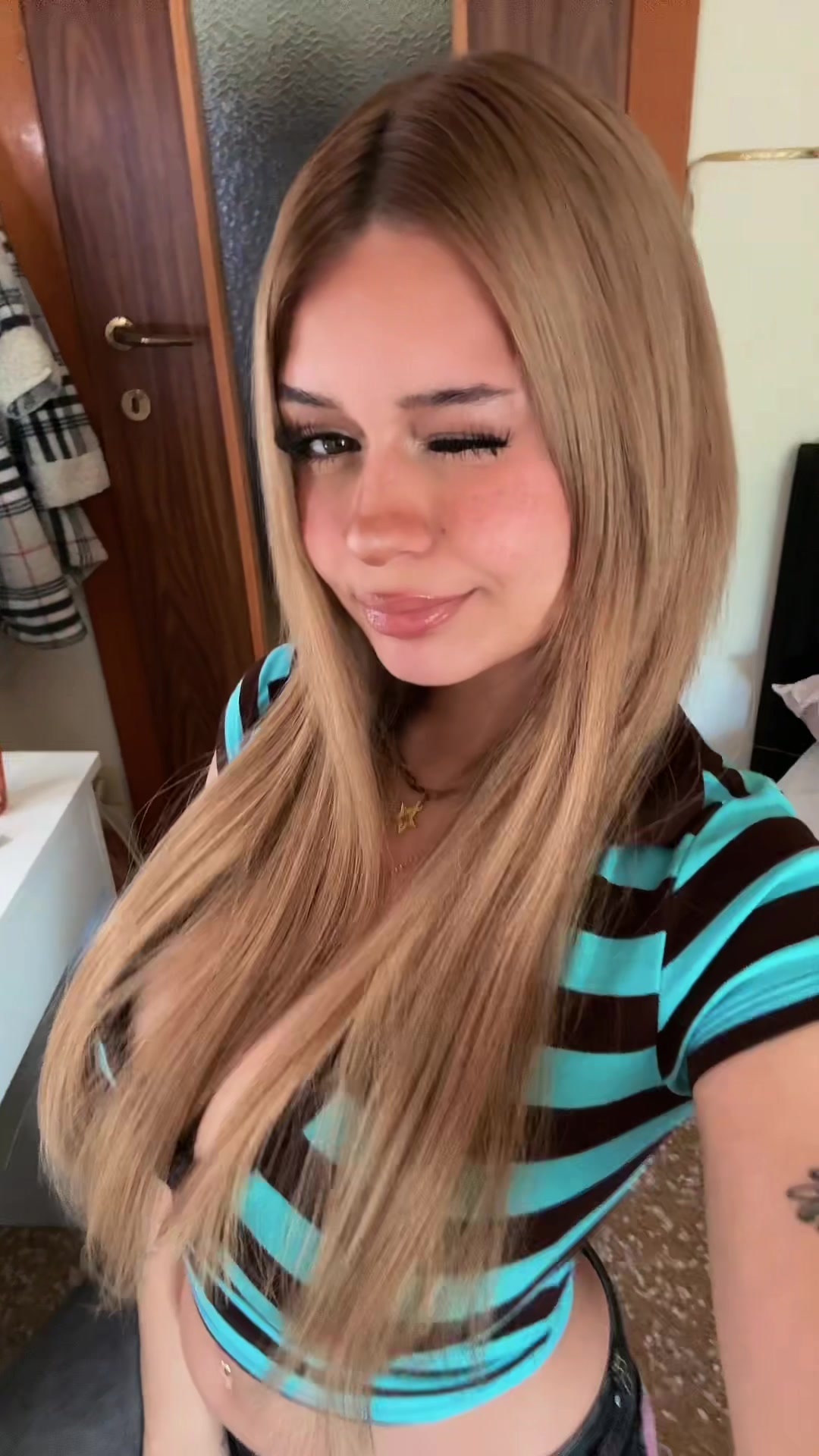 @𝐿𝑜𝑙𝑖𝑡𝑎
